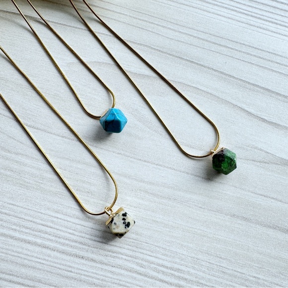 Necklace Gift Set, Natural Crystal Pendant Necklace Set (3 necklaces included) - Picture 2 of 8